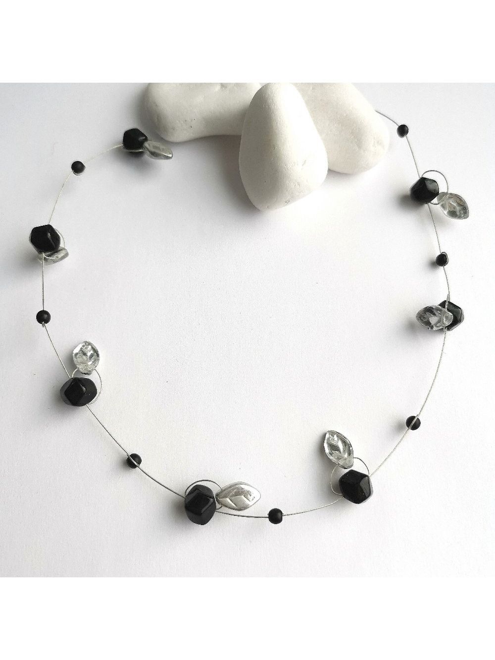 Vintage 90s black and silver leaves station necklace